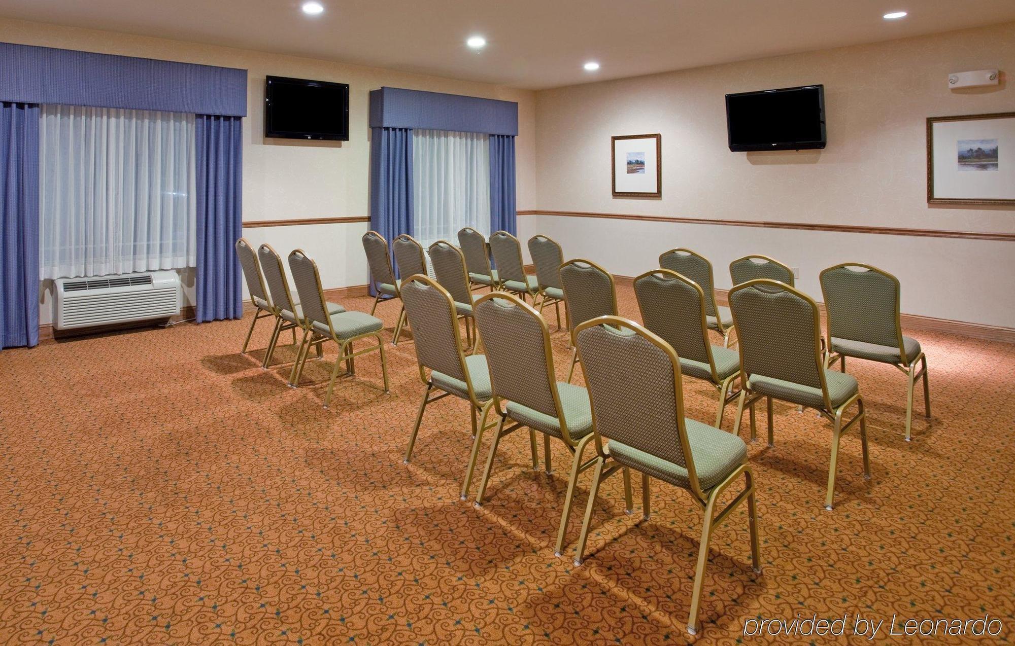 Country Inn & Suites By Radisson, Columbia, Mo Бизнес снимка